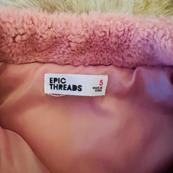 Adorable little pink faux fur vest Size 5 Saks - Picture 2 of 5